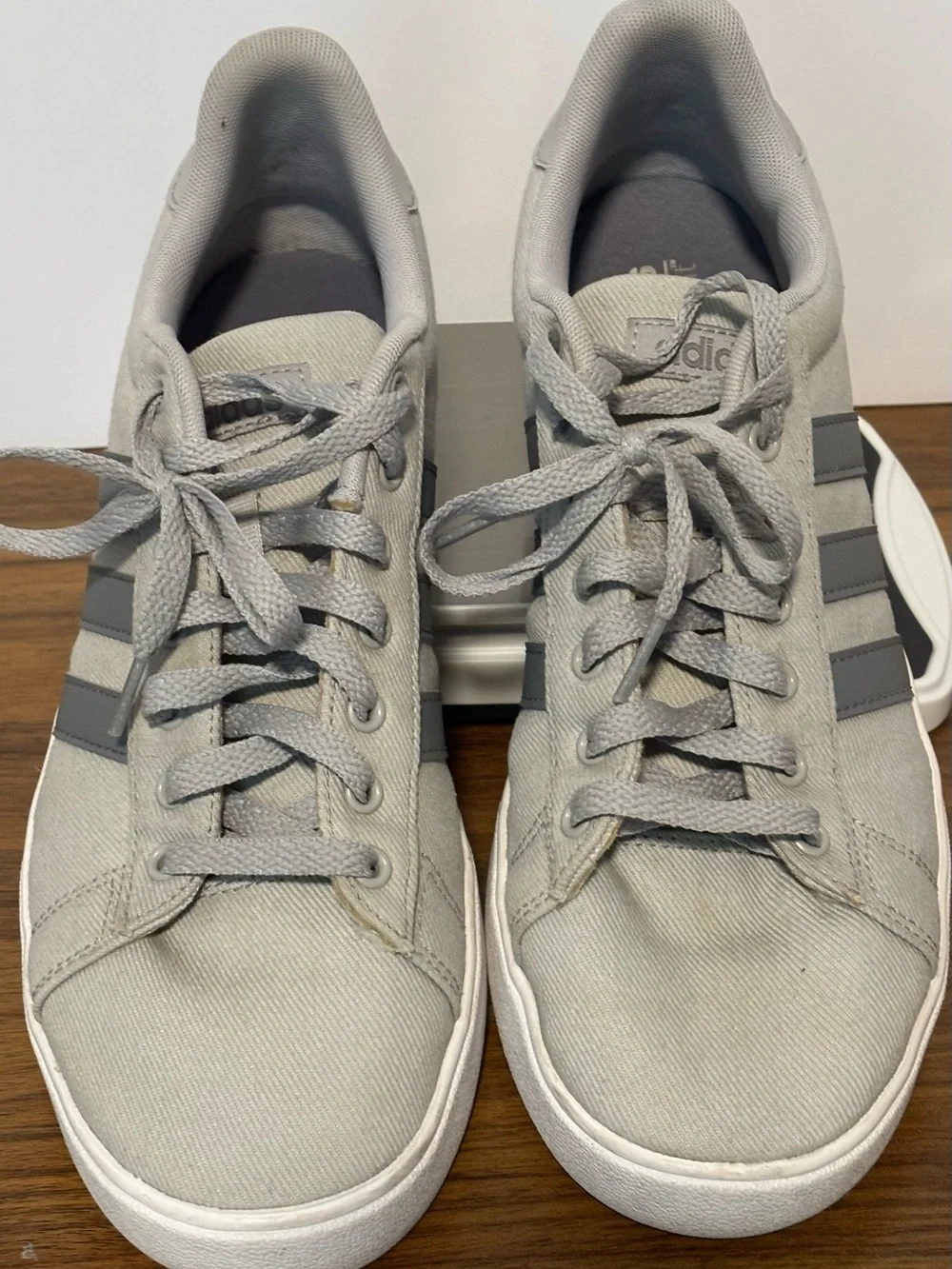 Adidas Men's Light Gray Canvas Casual Sneakers size 9.5